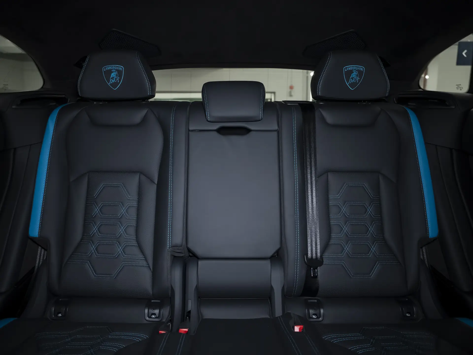 Lamborghini Urus SE, I Рестайлинг, 2025 купить в салоне Million Miles