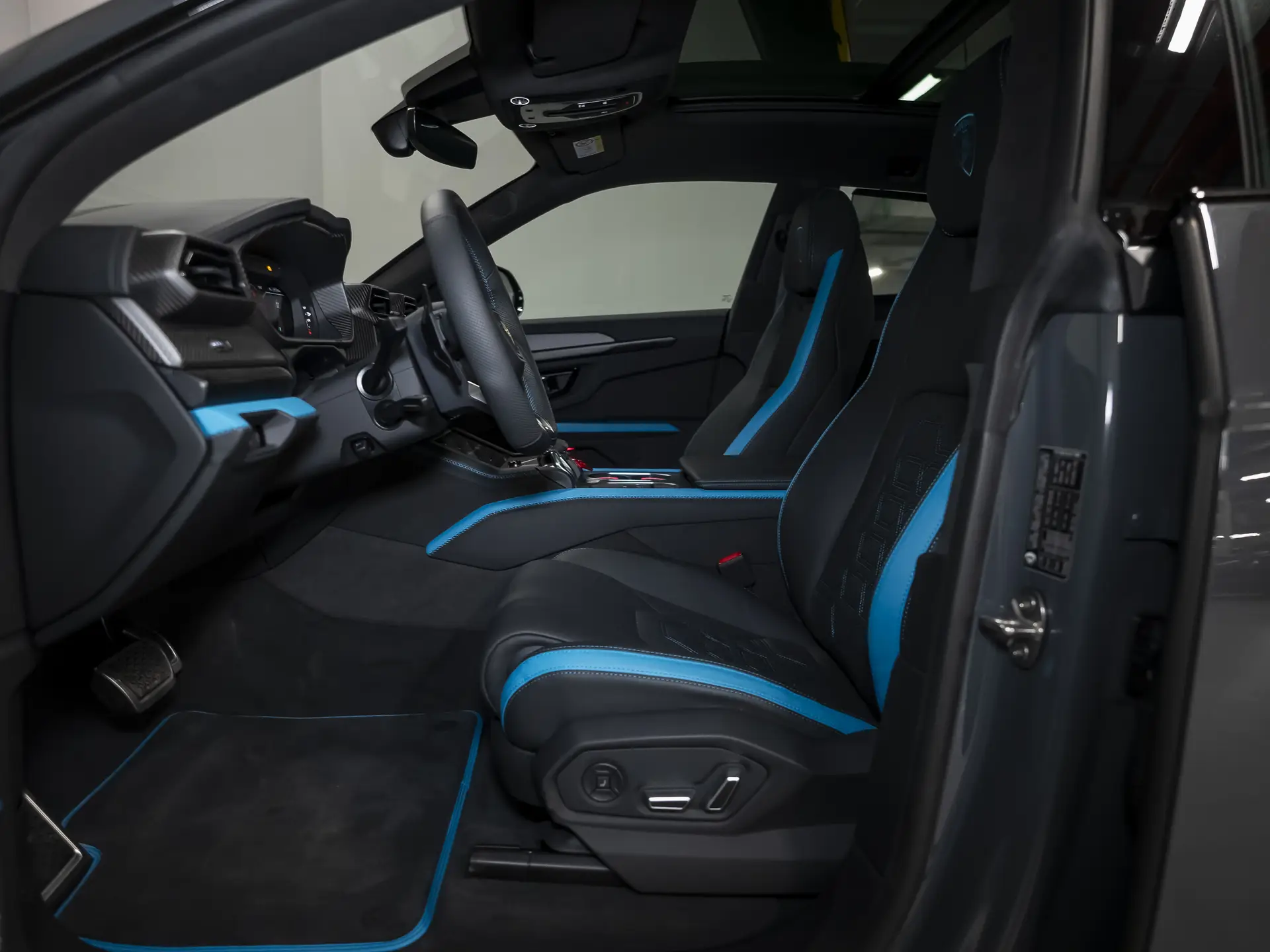 Lamborghini Urus SE, I Рестайлинг, 2025 купить в салоне Million Miles