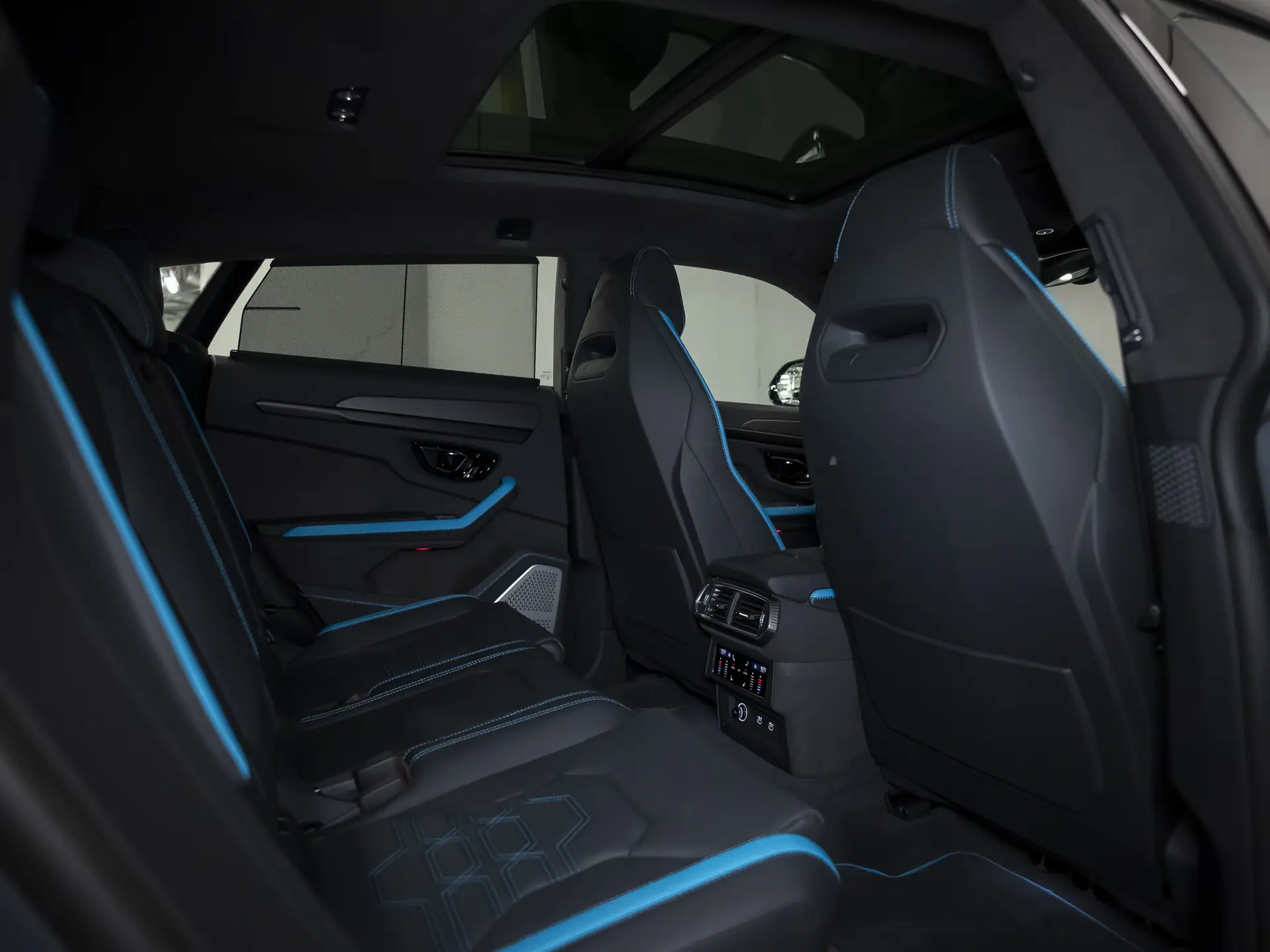 Lamborghini Urus SE, I Рестайлинг, 2025 купить в салоне Million Miles