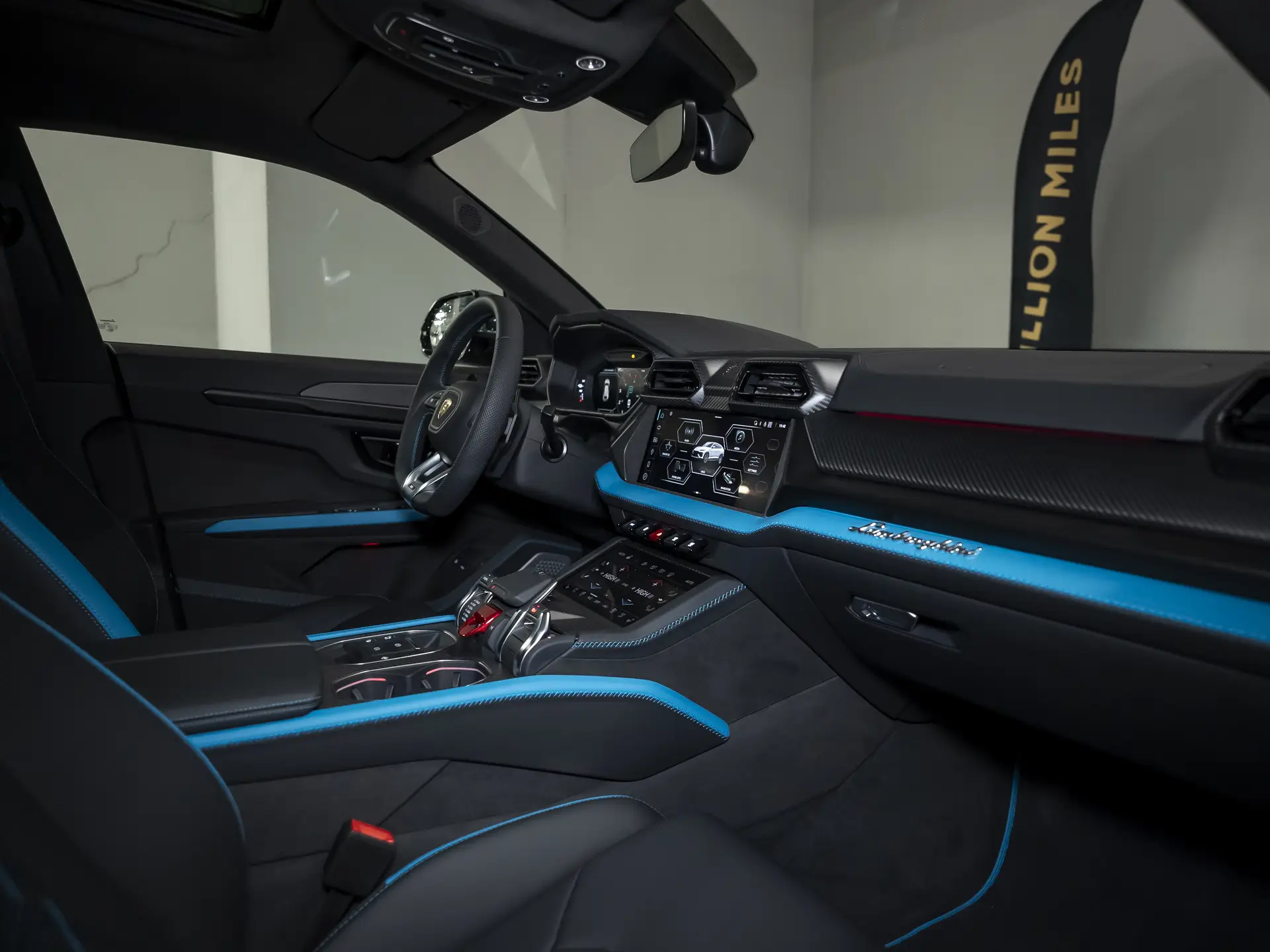 Lamborghini Urus SE, I Рестайлинг, 2025 купить в салоне Million Miles