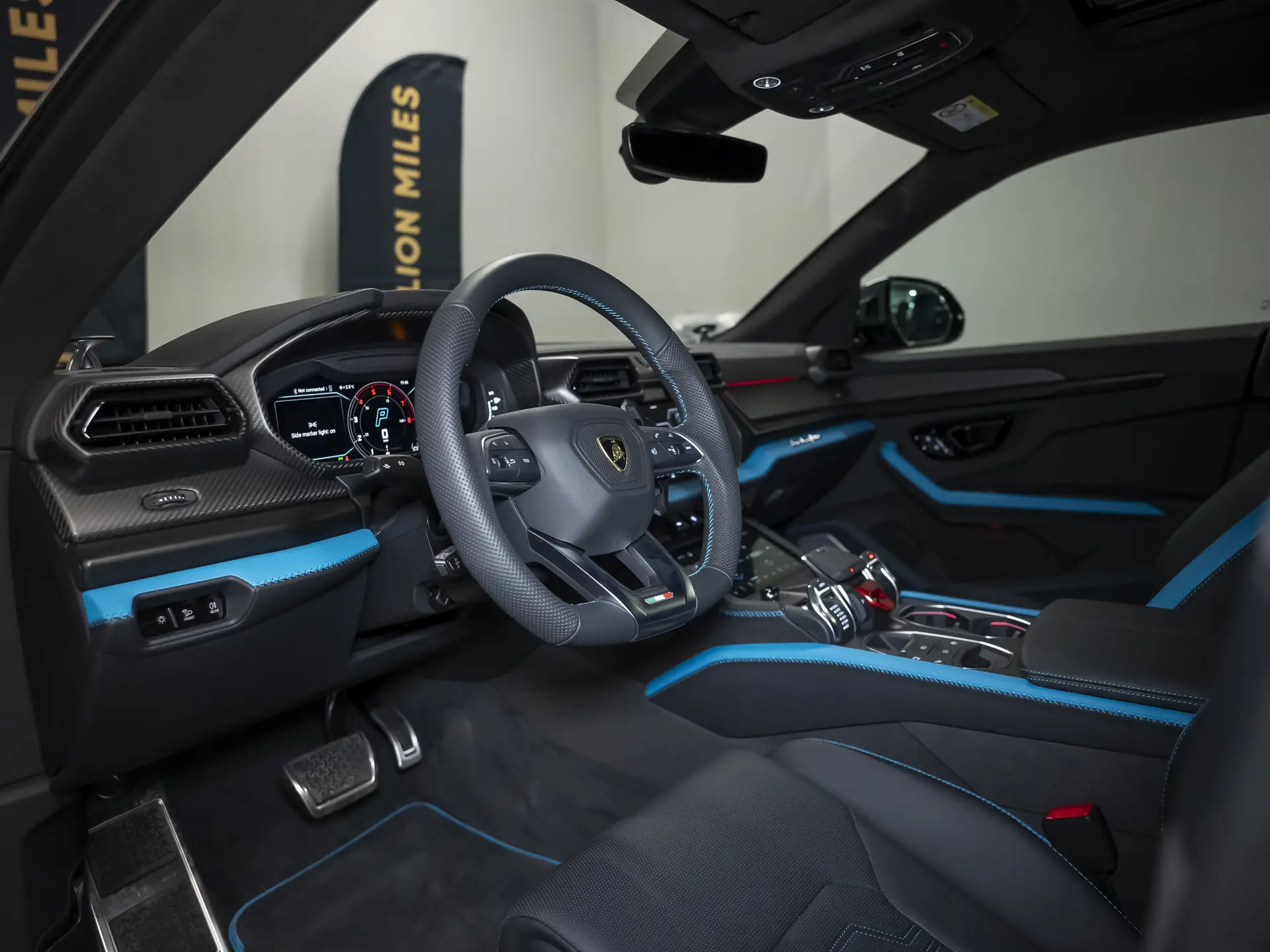 Lamborghini Urus SE, I Рестайлинг, 2025 купить в салоне Million Miles