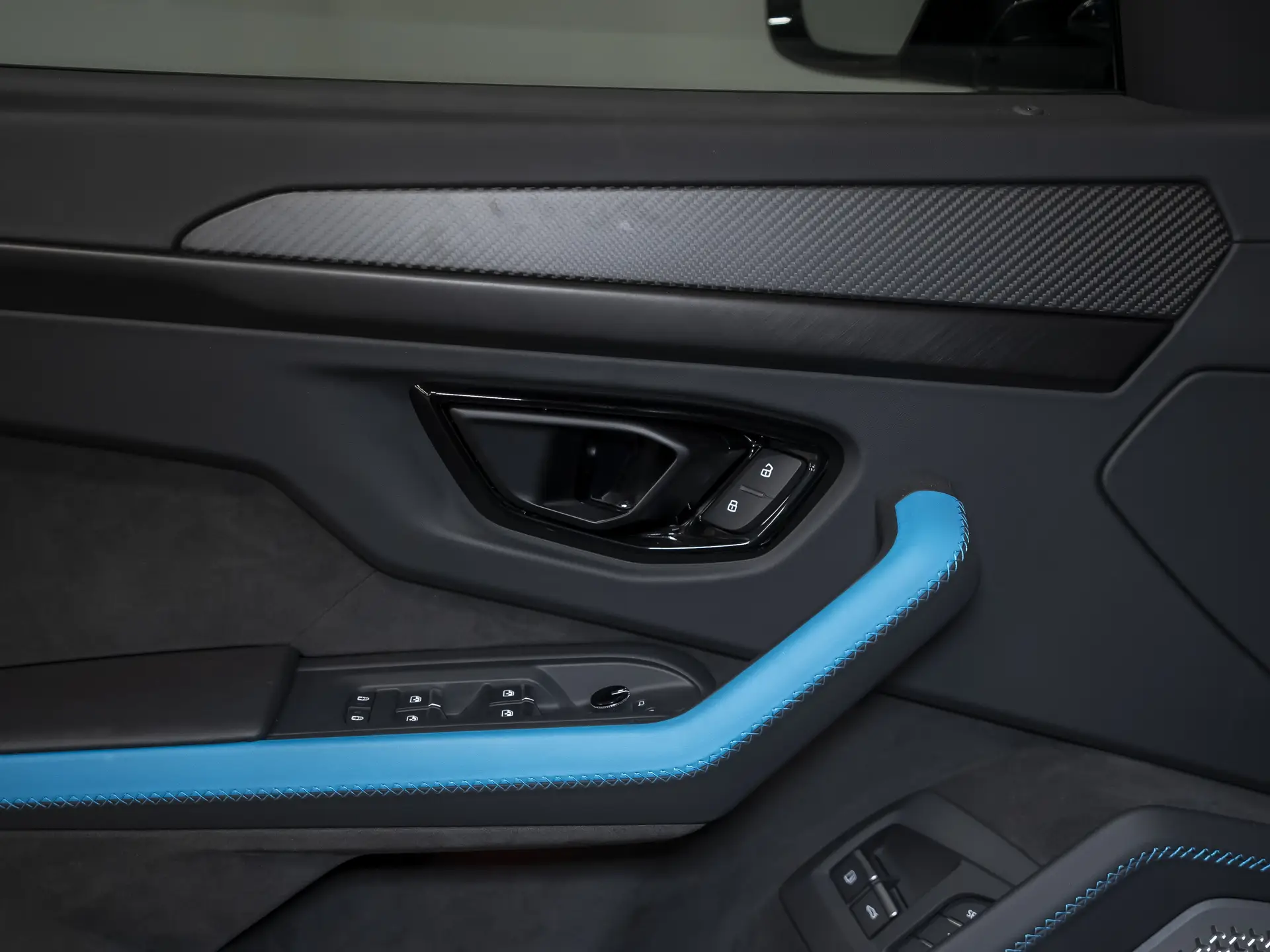 Lamborghini Urus SE, I Рестайлинг, 2025 купить в салоне Million Miles