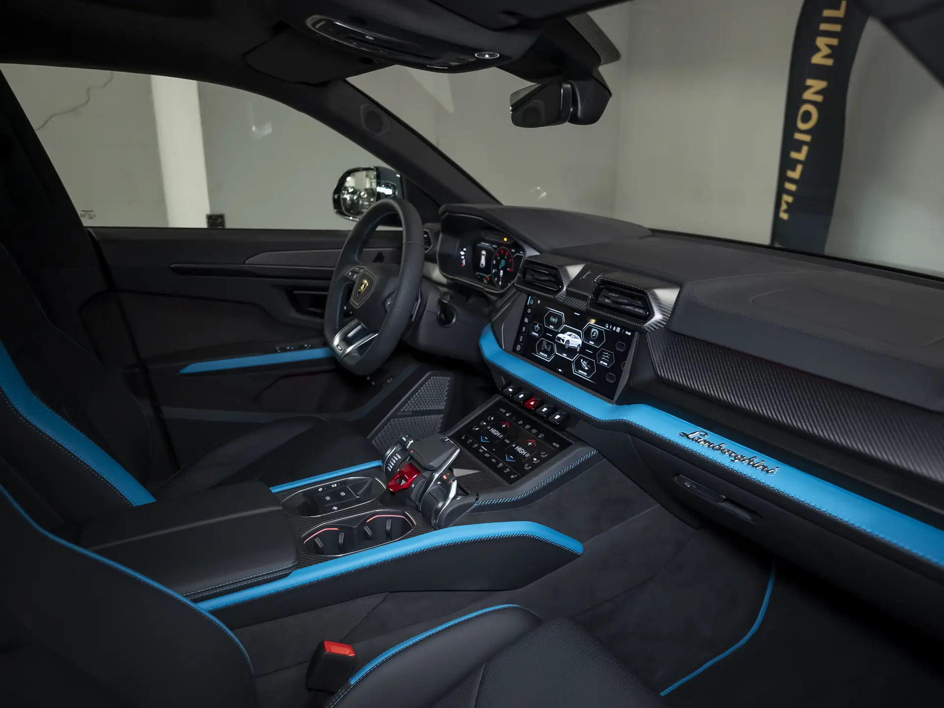 Lamborghini Urus SE, I Рестайлинг, 2025 купить в салоне Million Miles