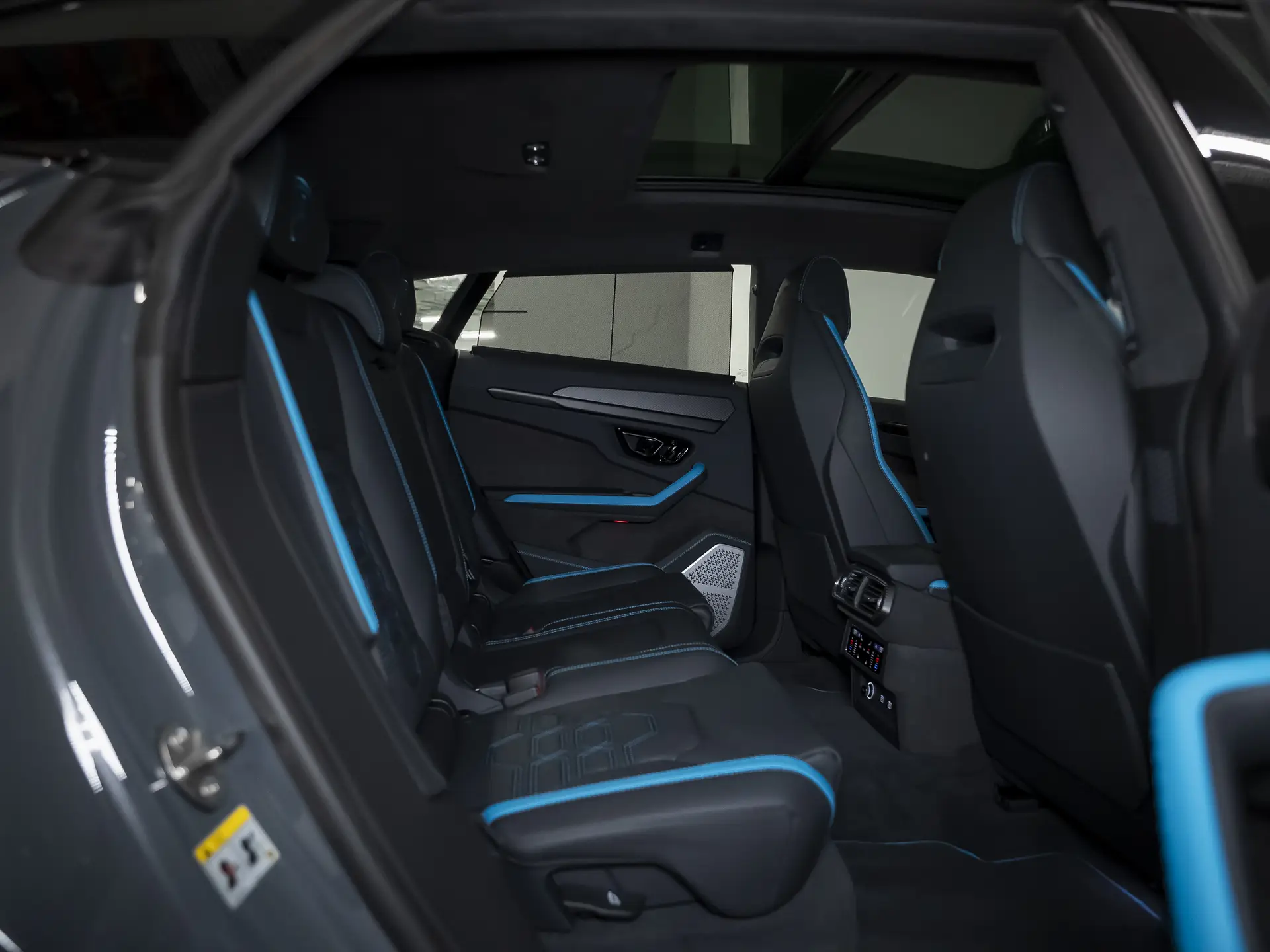 Lamborghini Urus SE, I Рестайлинг, 2025 купить в салоне Million Miles