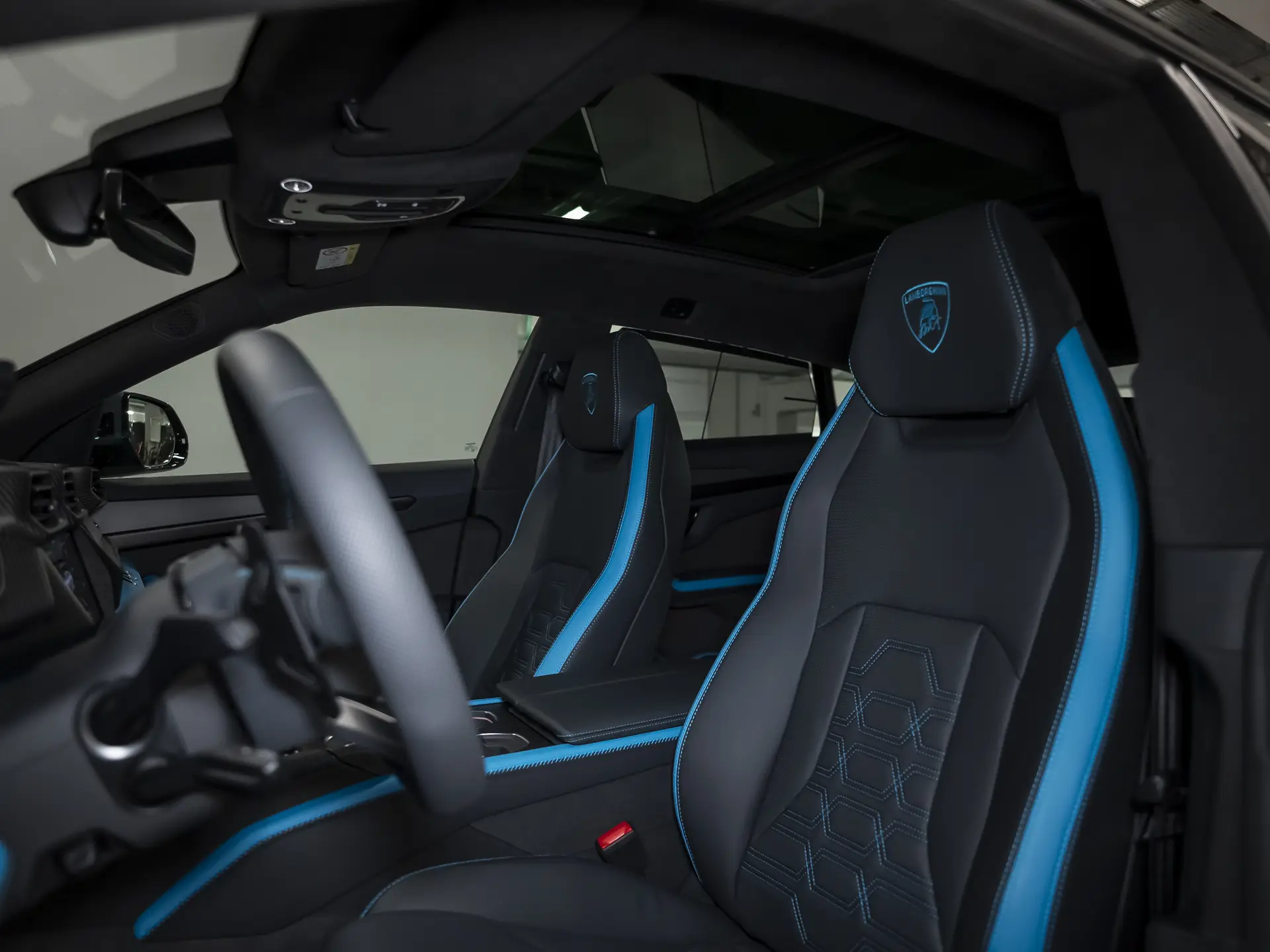 Lamborghini Urus SE, I Рестайлинг, 2025 купить в салоне Million Miles