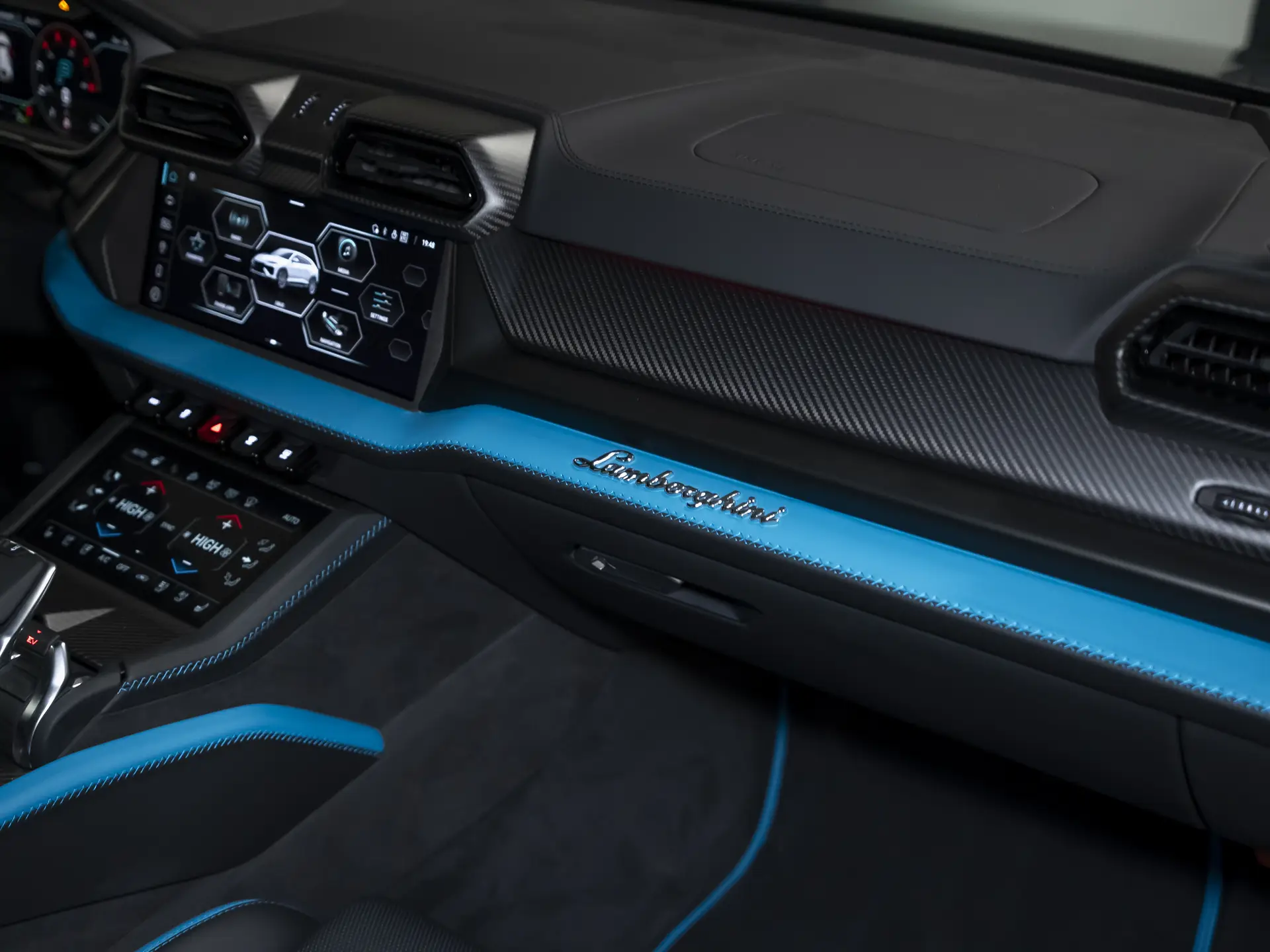 Lamborghini Urus SE, I Рестайлинг, 2025 купить в салоне Million Miles