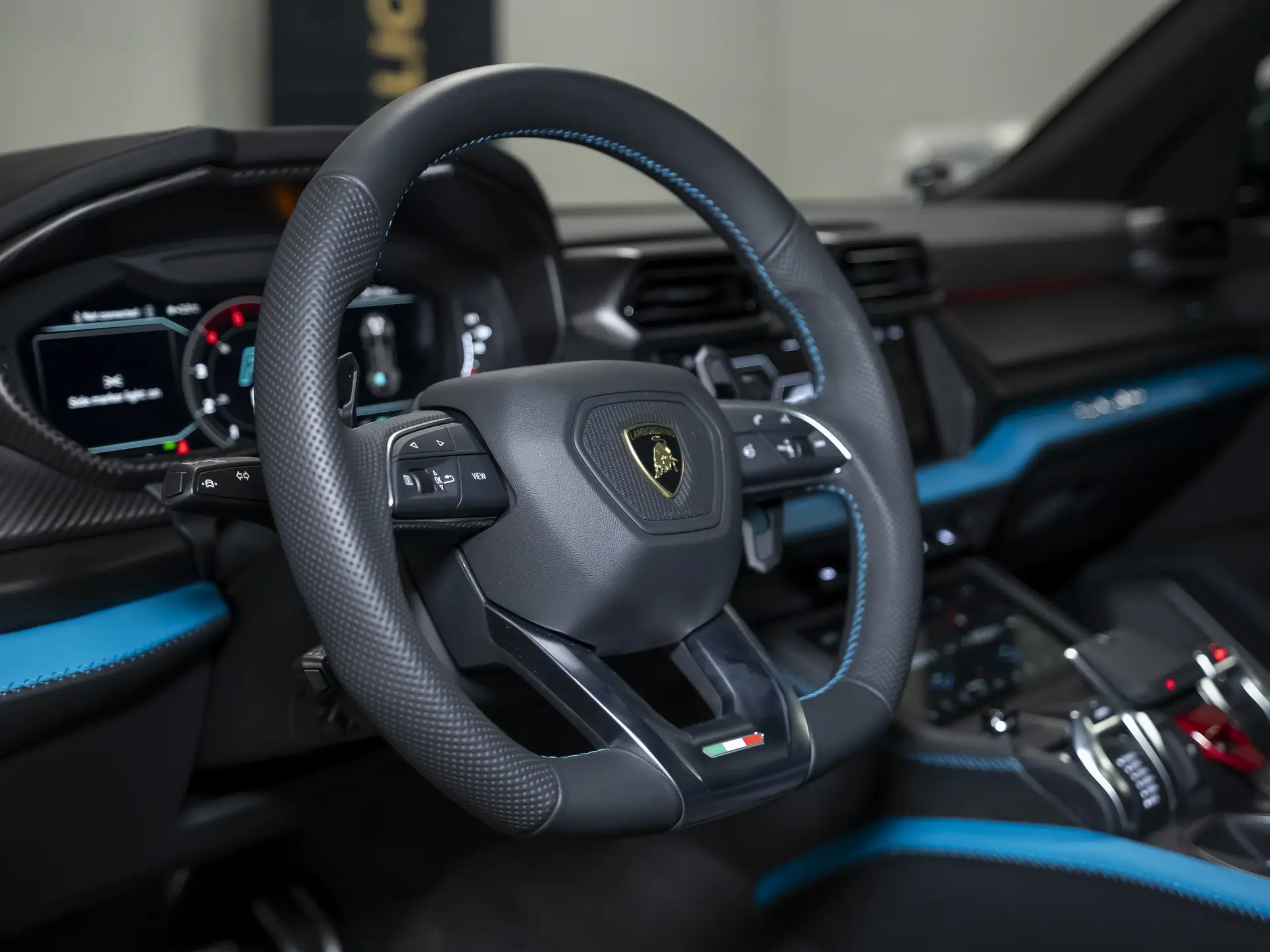 Lamborghini Urus SE, I Рестайлинг, 2025 купить в салоне Million Miles