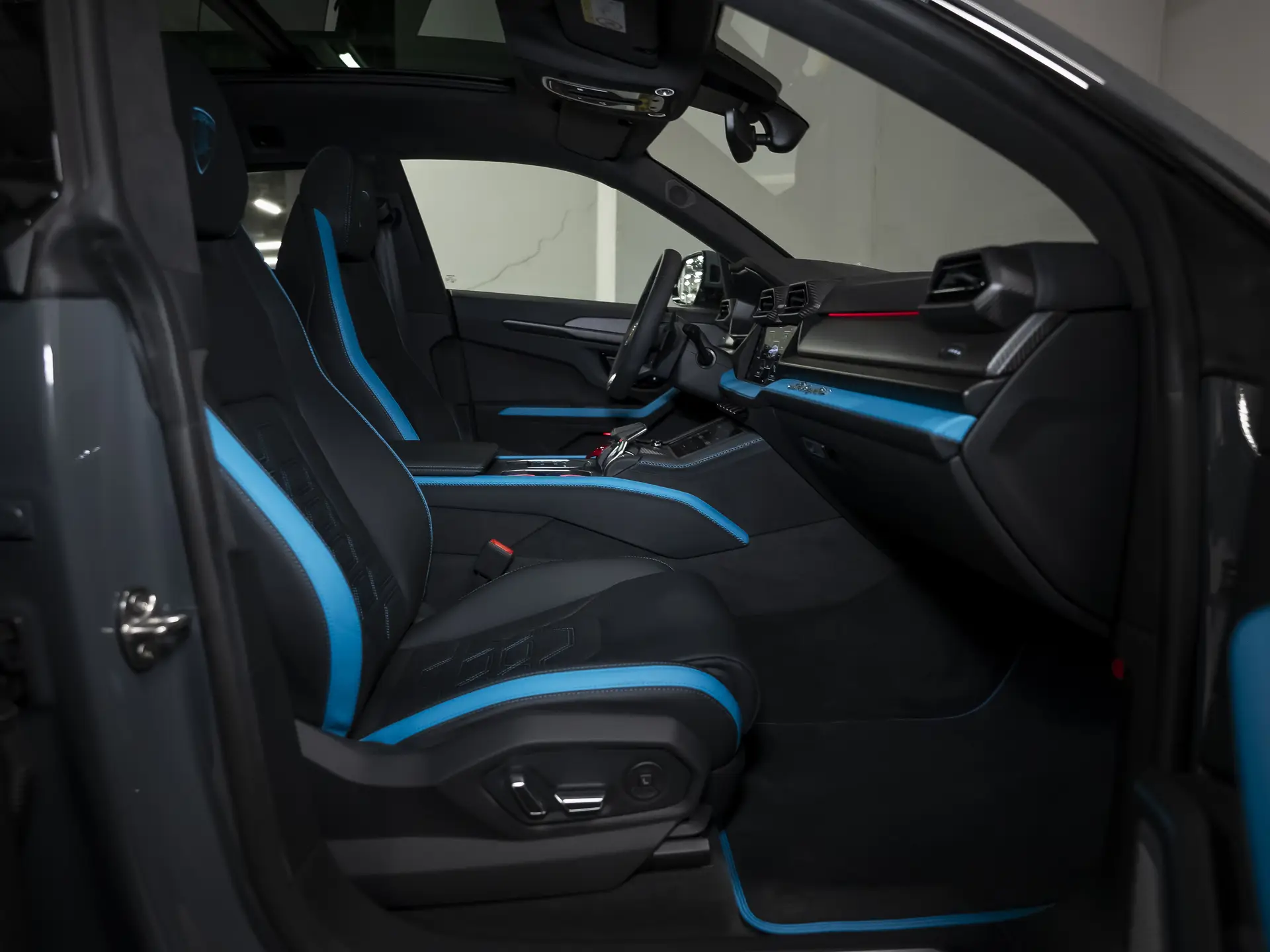 Lamborghini Urus SE, I Рестайлинг, 2025 купить в салоне Million Miles