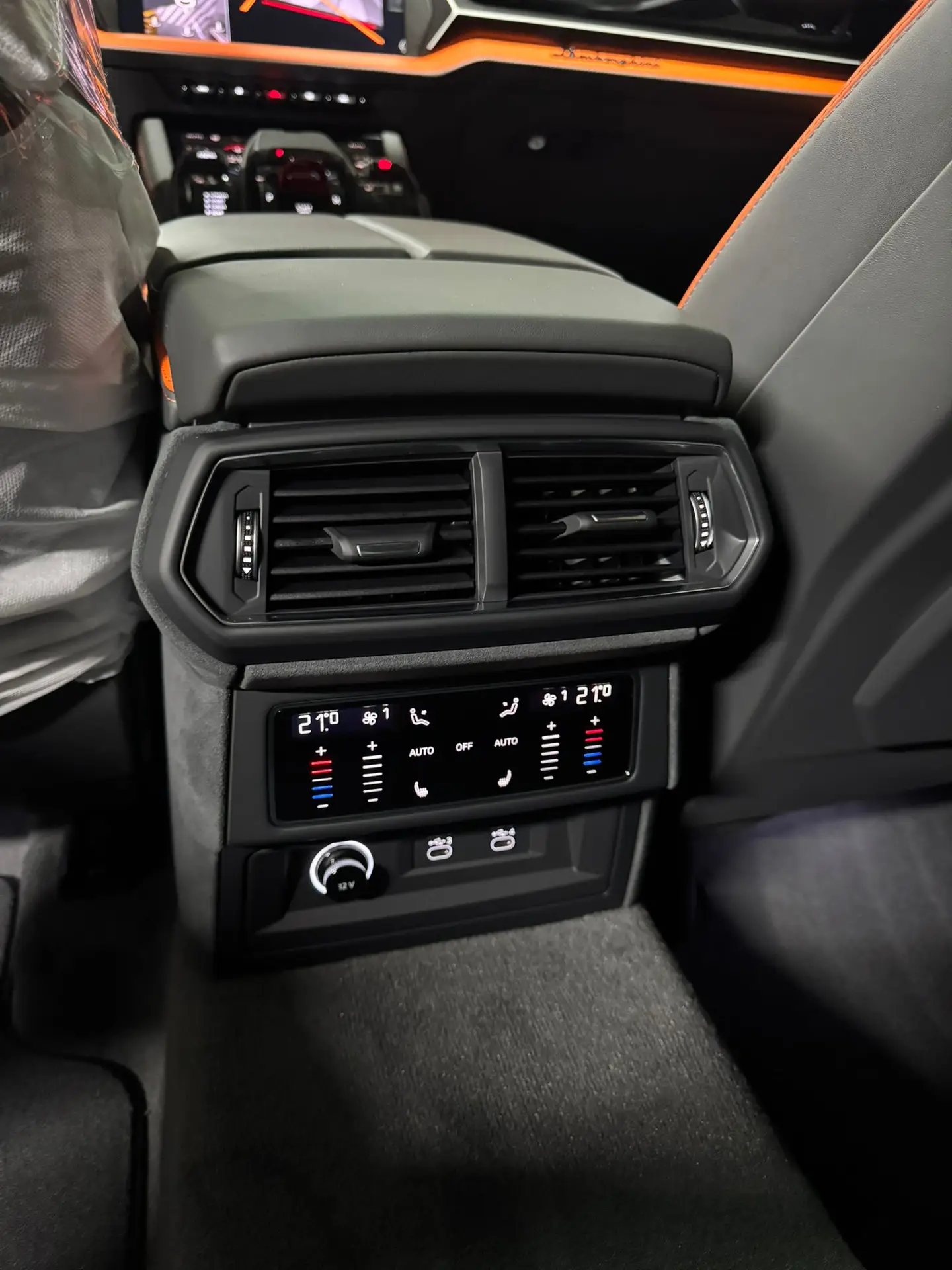 Lamborghini Urus SE, I Рестайлинг, 2025 купить в салоне Million Miles