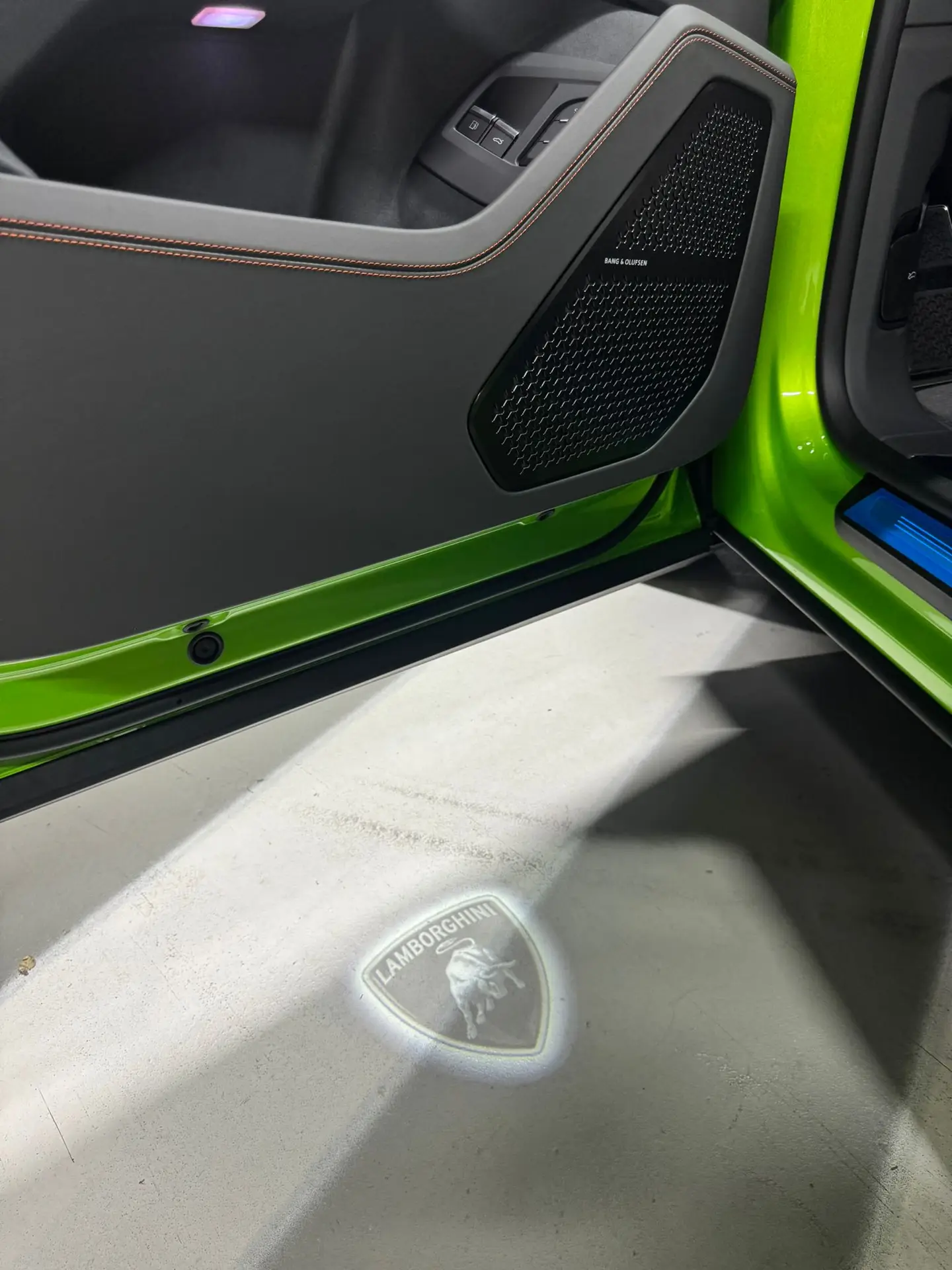 Lamborghini Urus SE, I Рестайлинг, 2025 купить в салоне Million Miles