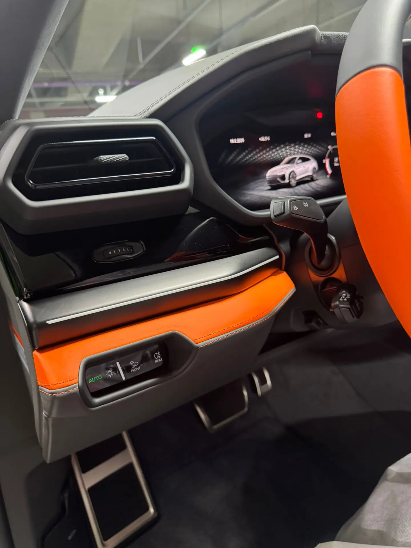 Lamborghini Urus SE, I Рестайлинг, 2025 купить в салоне Million Miles