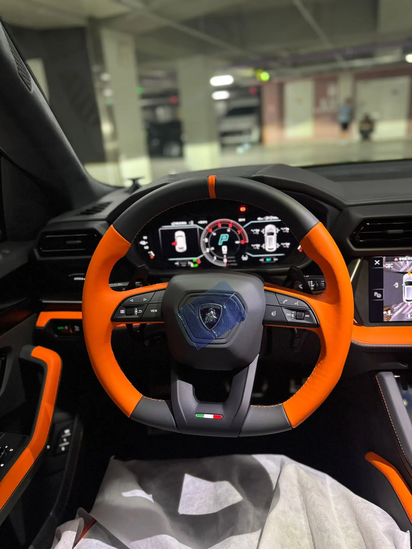 Lamborghini Urus SE, I Рестайлинг, 2025 купить в салоне Million Miles