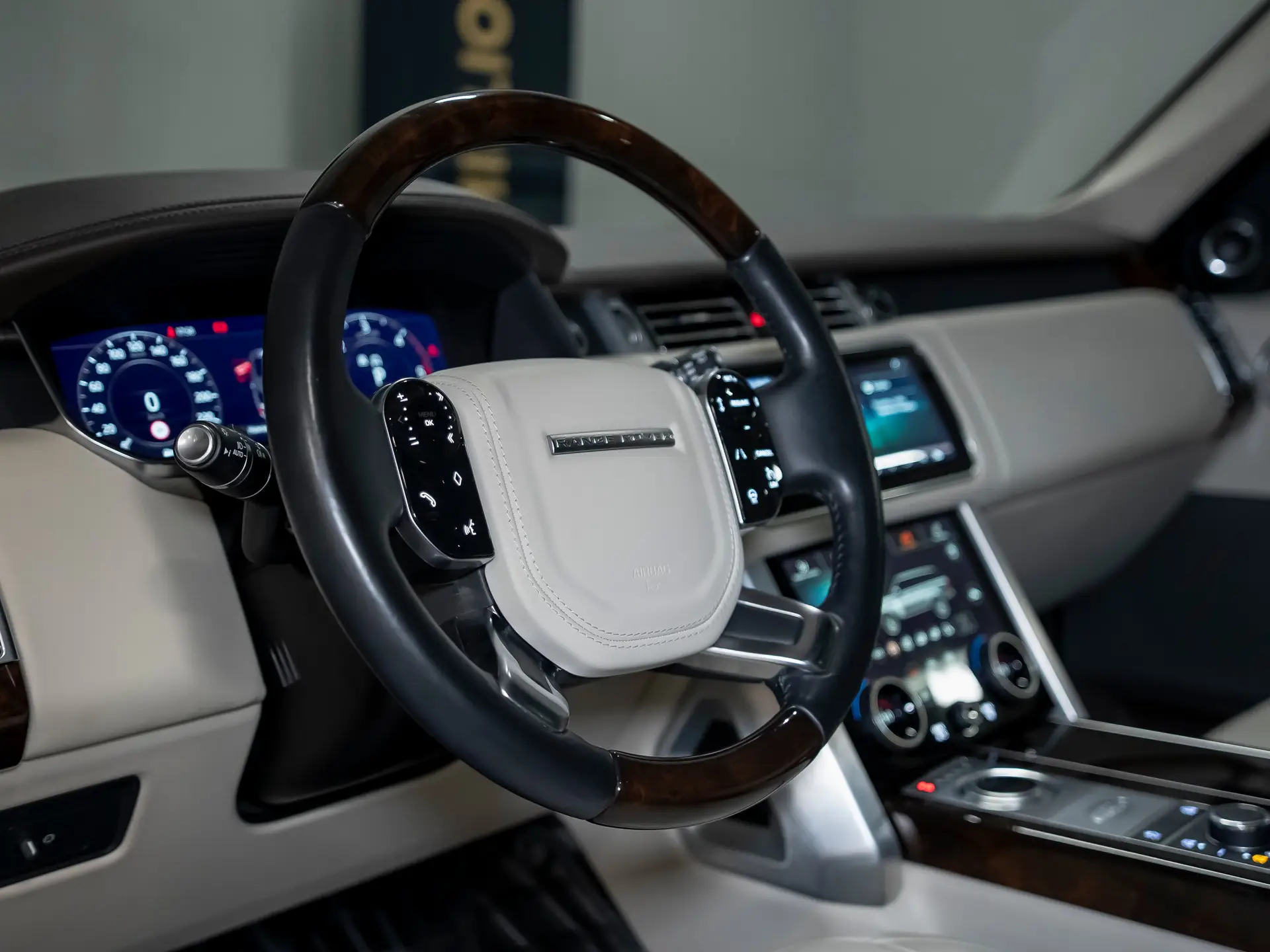 Land Rover Range Rover, IV Рестайлинг, 2020 купить в салоне Million Miles