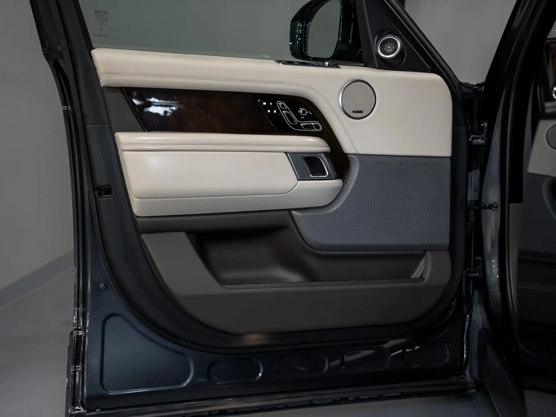 Land Rover Range Rover, IV Рестайлинг, 2020 купить в салоне Million Miles