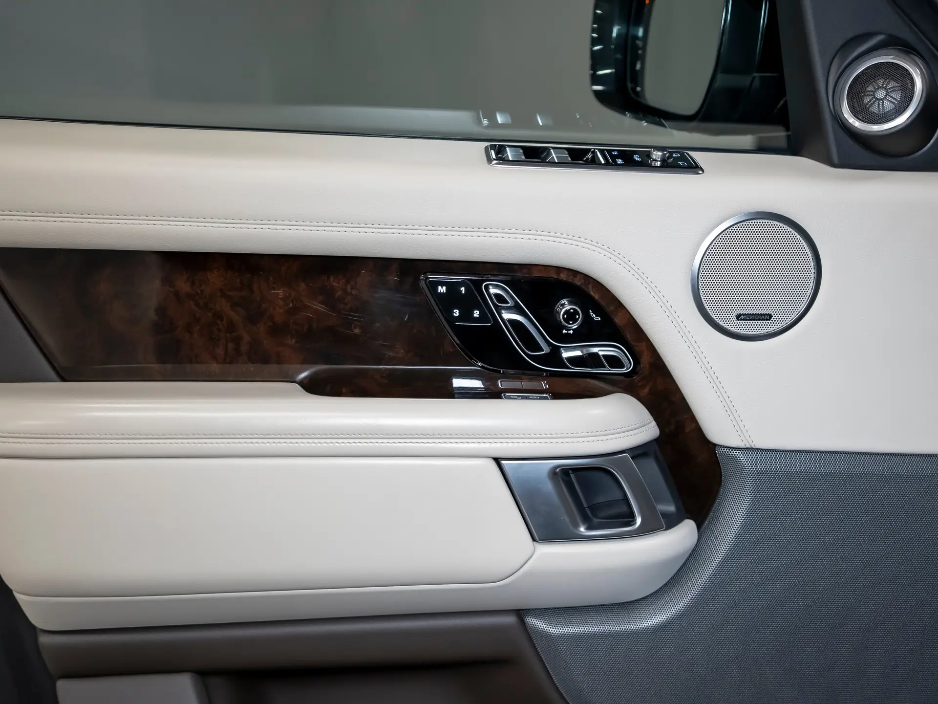 Land Rover Range Rover, IV Рестайлинг, 2020 купить в салоне Million Miles