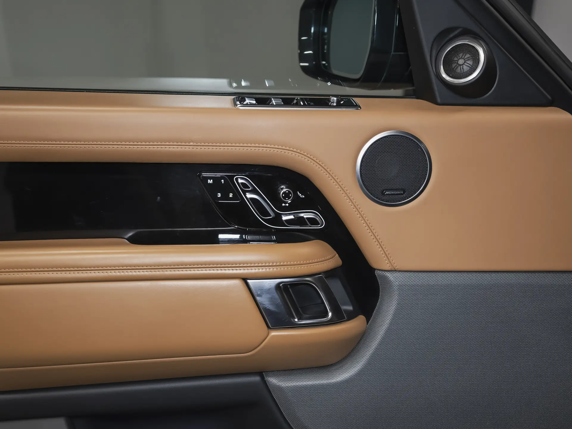 Land Rover Range Rover, IV Рестайлинг, 2018 купить в салоне Million Miles