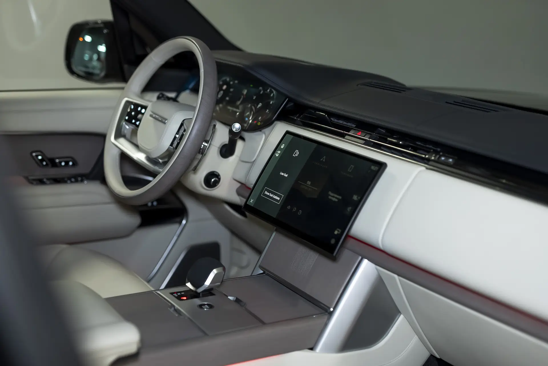 Land Rover Range Rover, V, 2025 купить в салоне Million Miles