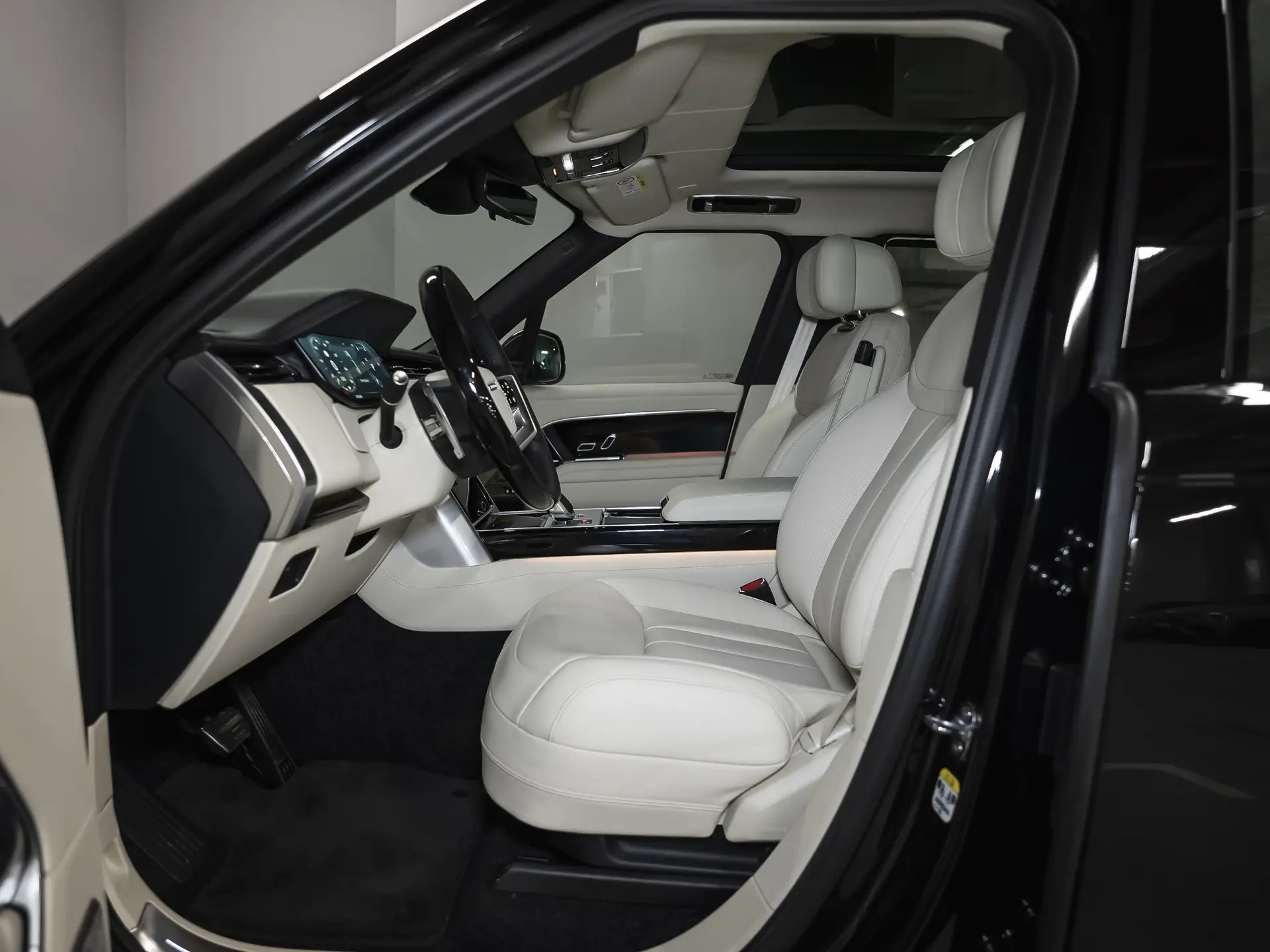 Land Rover Range Rover, V, 2025 купить в салоне Million Miles