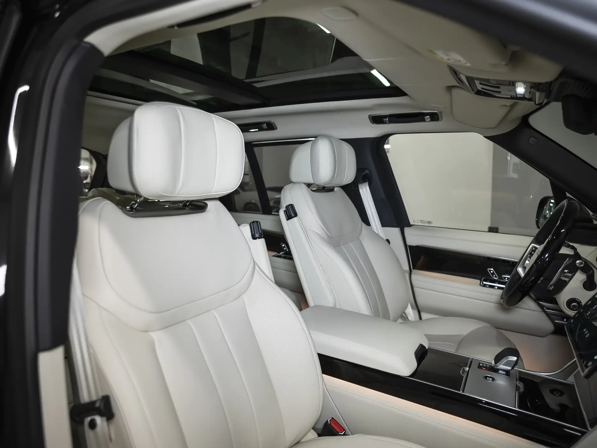 Land Rover Range Rover, V, 2025 купить в салоне Million Miles