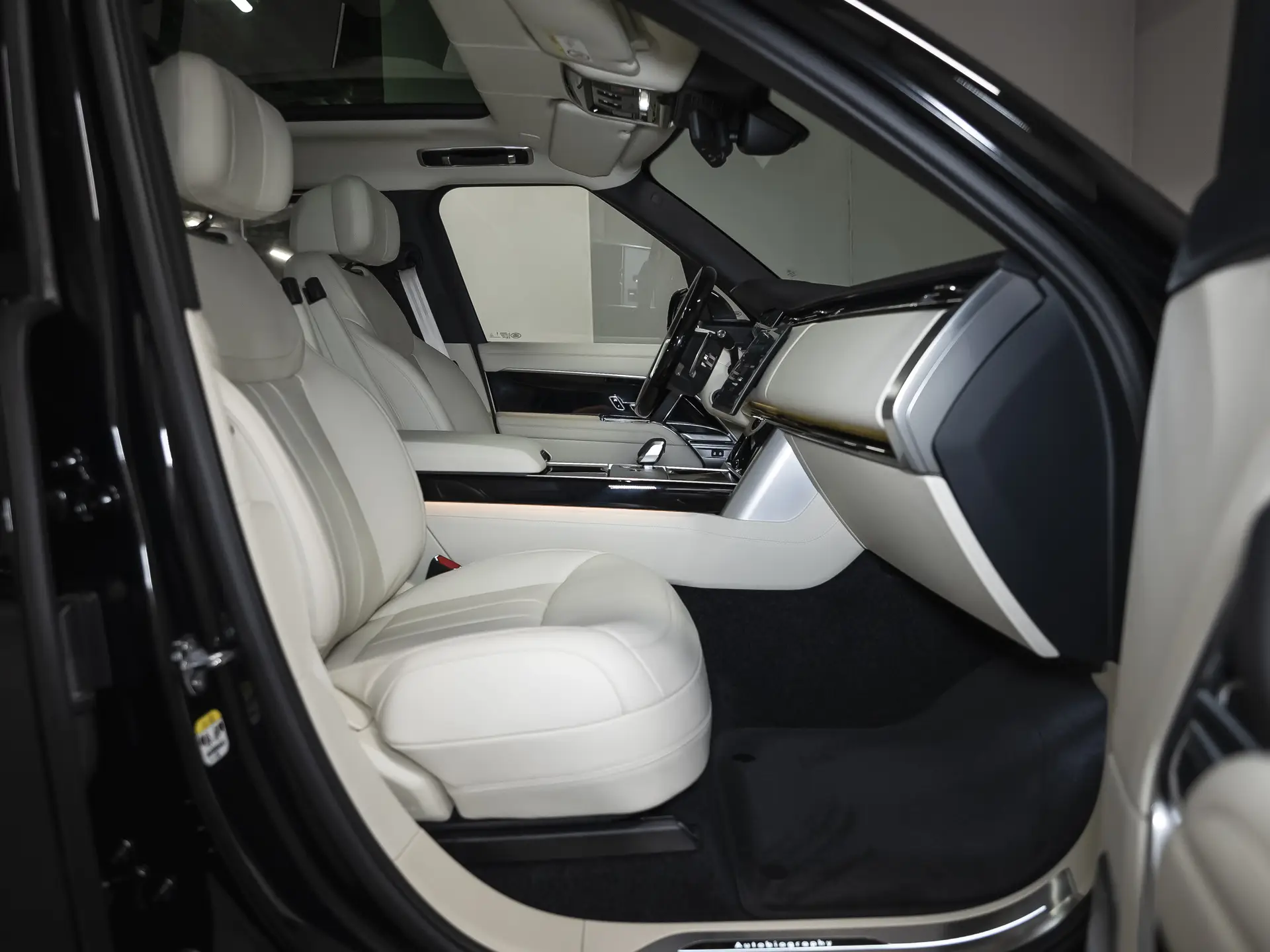 Land Rover Range Rover, V, 2025 купить в салоне Million Miles