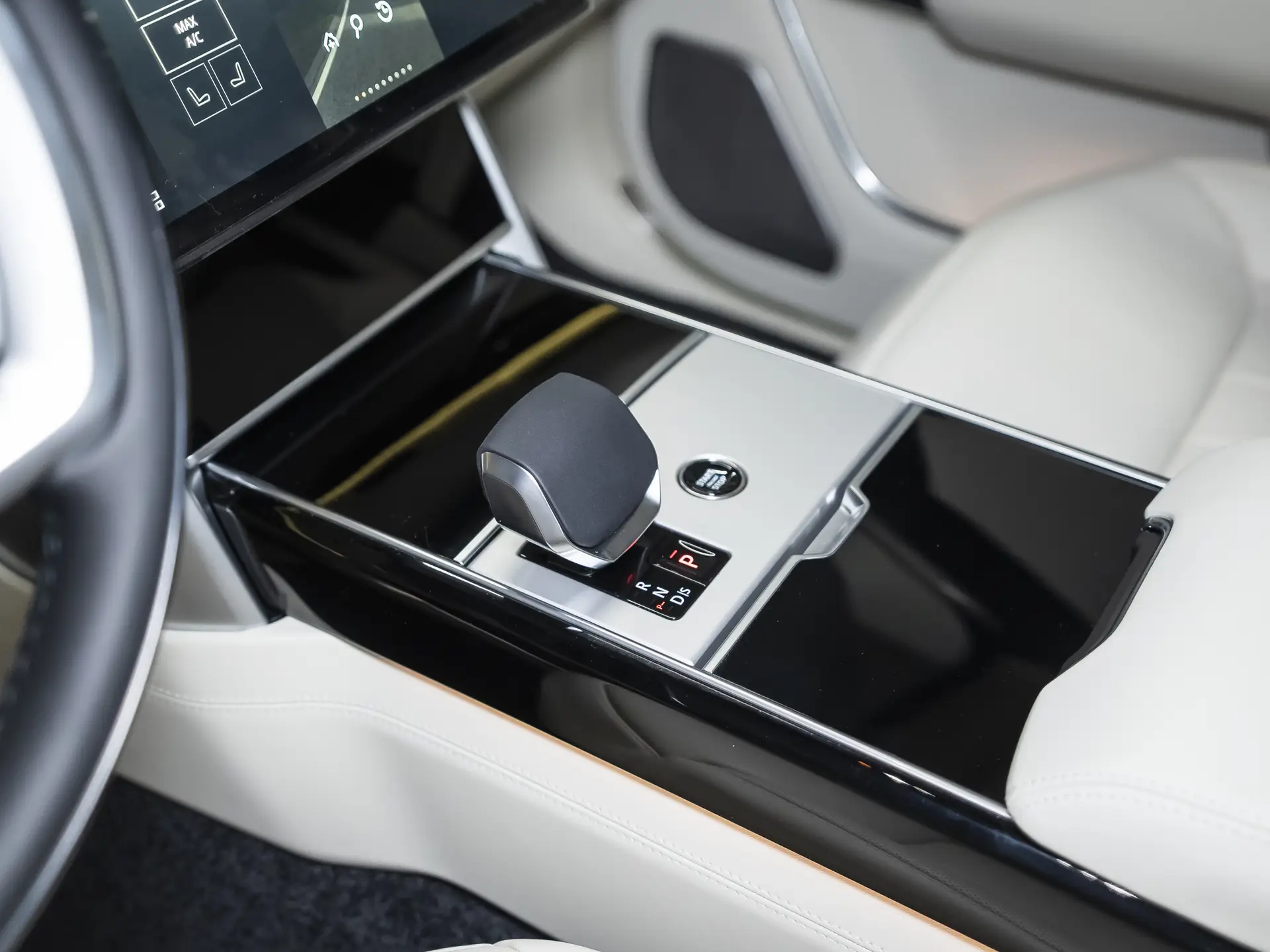 Land Rover Range Rover, V, 2025 купить в салоне Million Miles