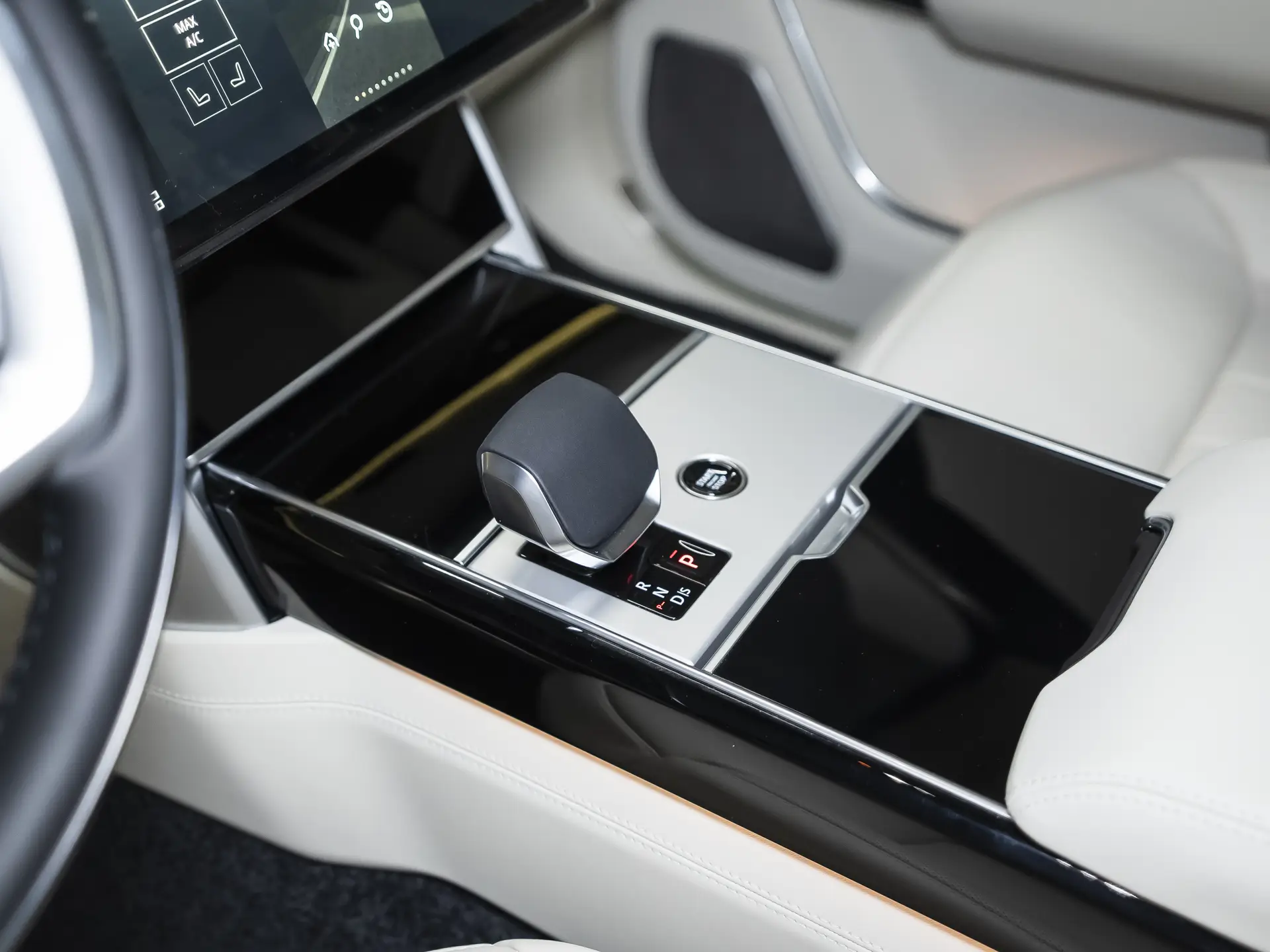 Land Rover Range Rover, V, 2025 купить в салоне Million Miles