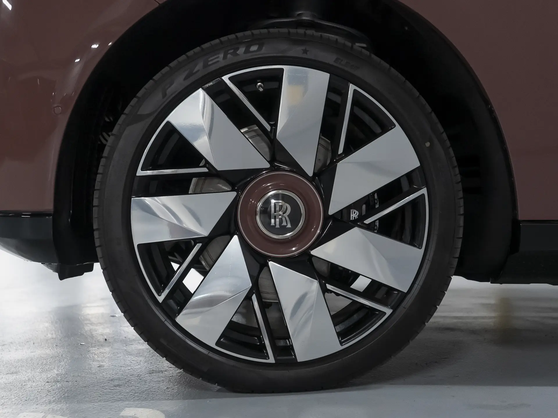 Rolls-Royce Cullinan, I Рестайлинг, 2025 купить в салоне Million Miles