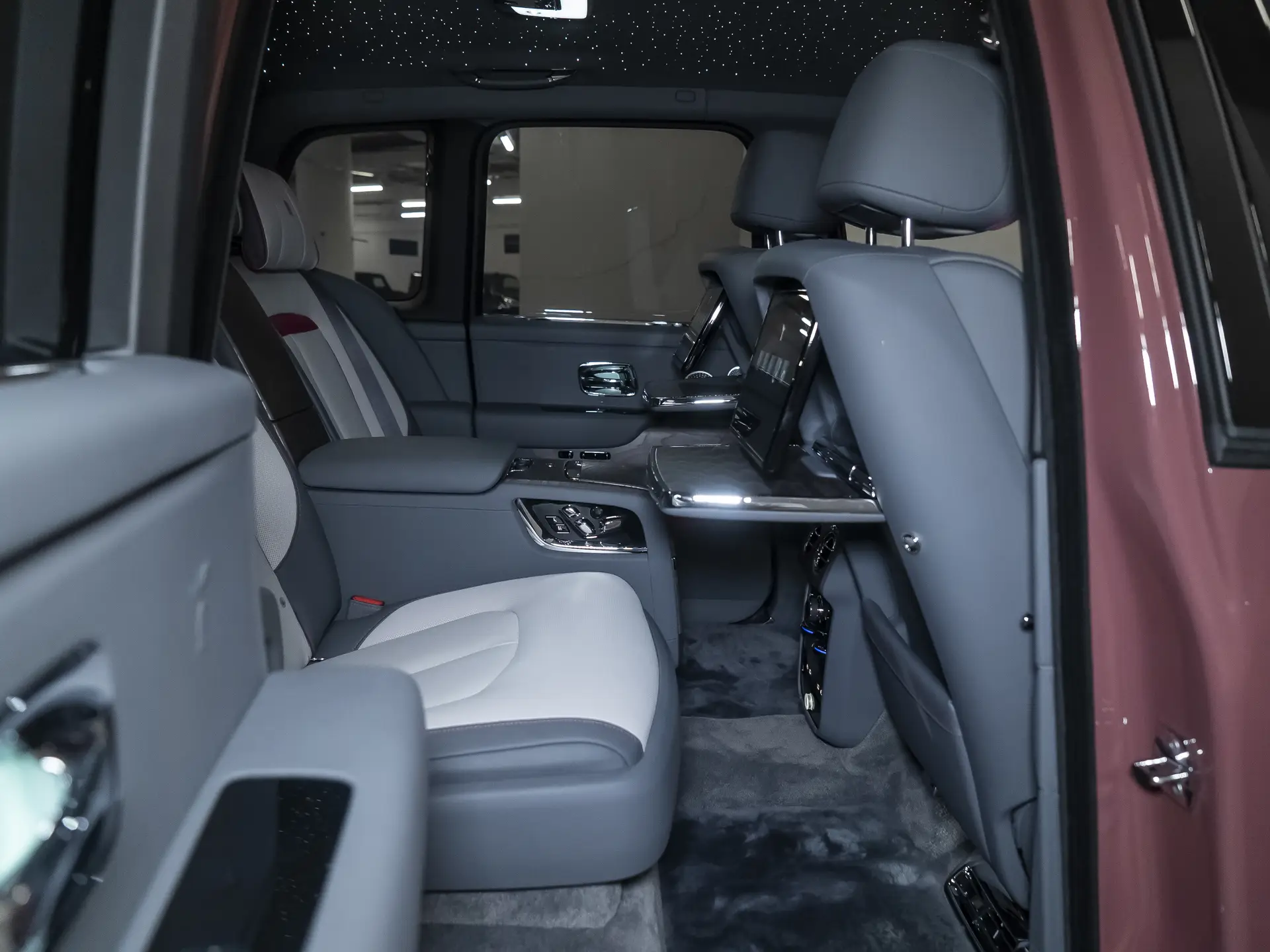 Rolls-Royce Cullinan, I Рестайлинг, 2025 купить в салоне Million Miles