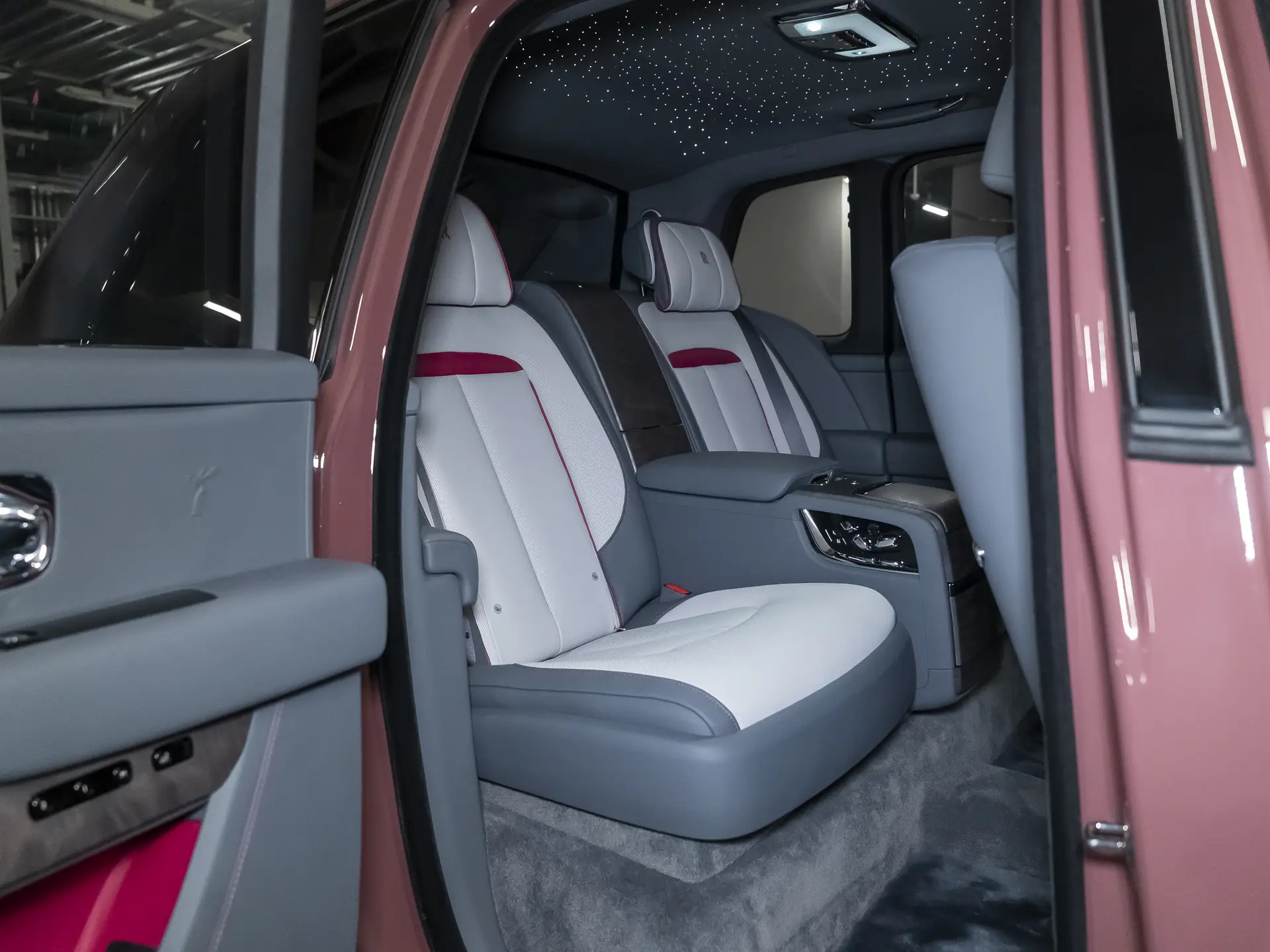 Rolls-Royce Cullinan, I Рестайлинг, 2025 купить в салоне Million Miles