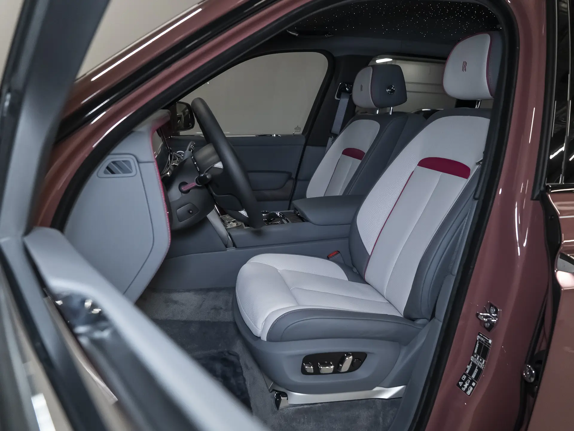 Rolls-Royce Cullinan, I Рестайлинг, 2025 купить в салоне Million Miles