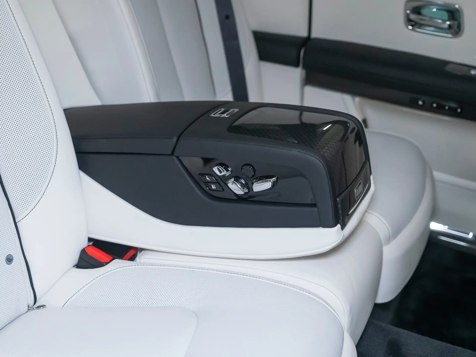 Rolls-Royce Ghost, II Рестайлинг (Series II), 2025 купить в салоне Million Miles