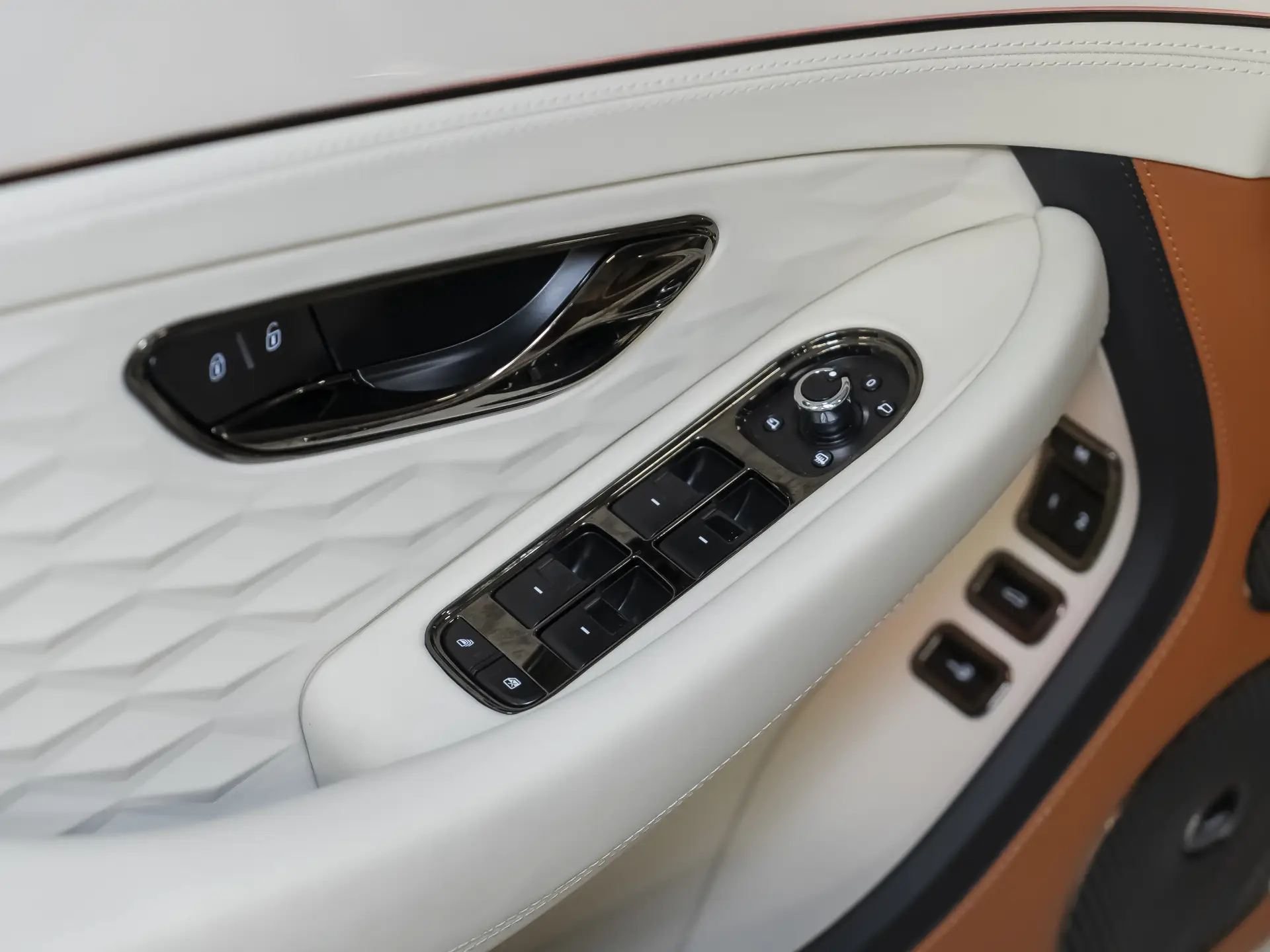 Bentley Continental GT, IV, 2025 купить в салоне Million Miles