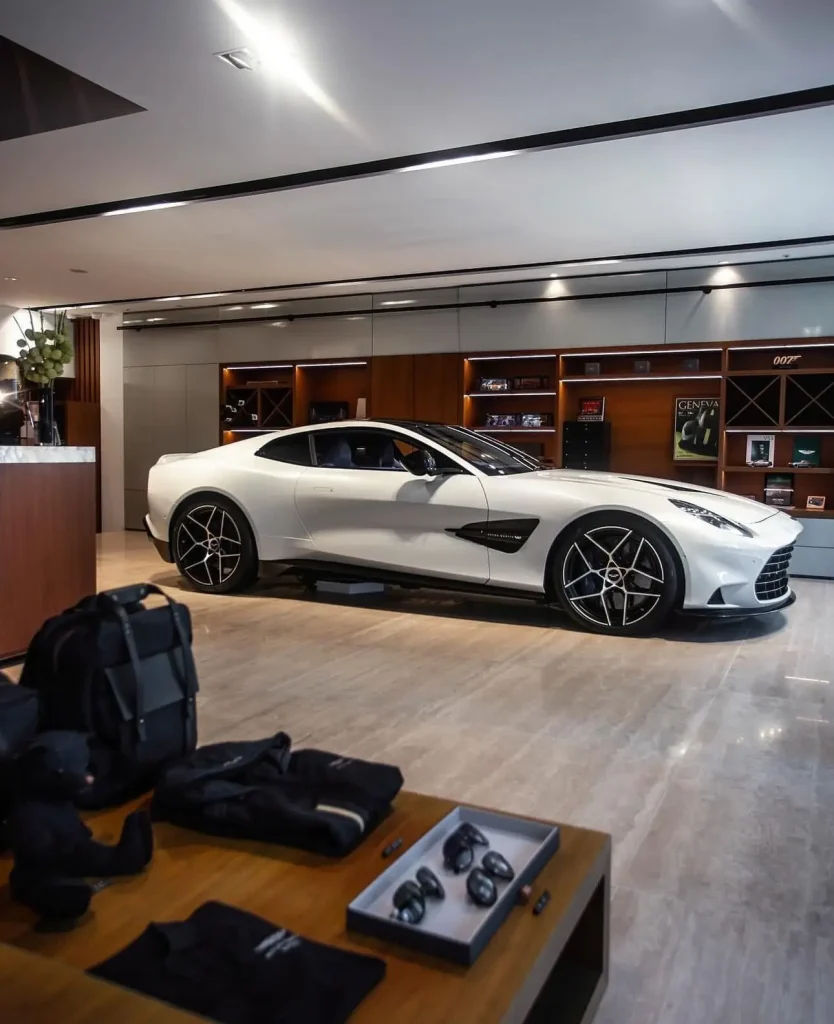 Aston Martin Vanquish, III, 2025 купить в салоне Million Miles