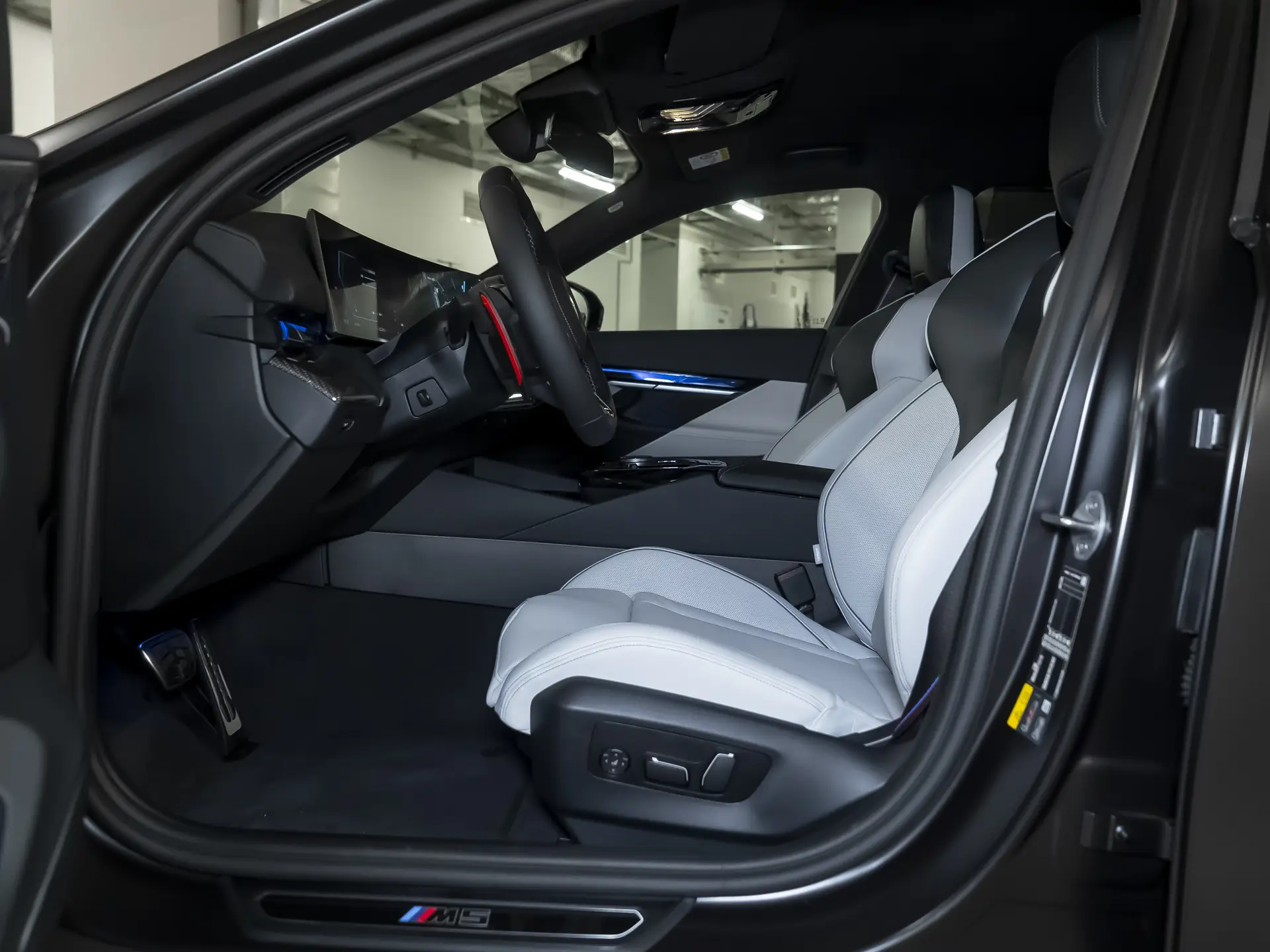 BMW M5, VII (G90), 2025 купить в салоне Million Miles