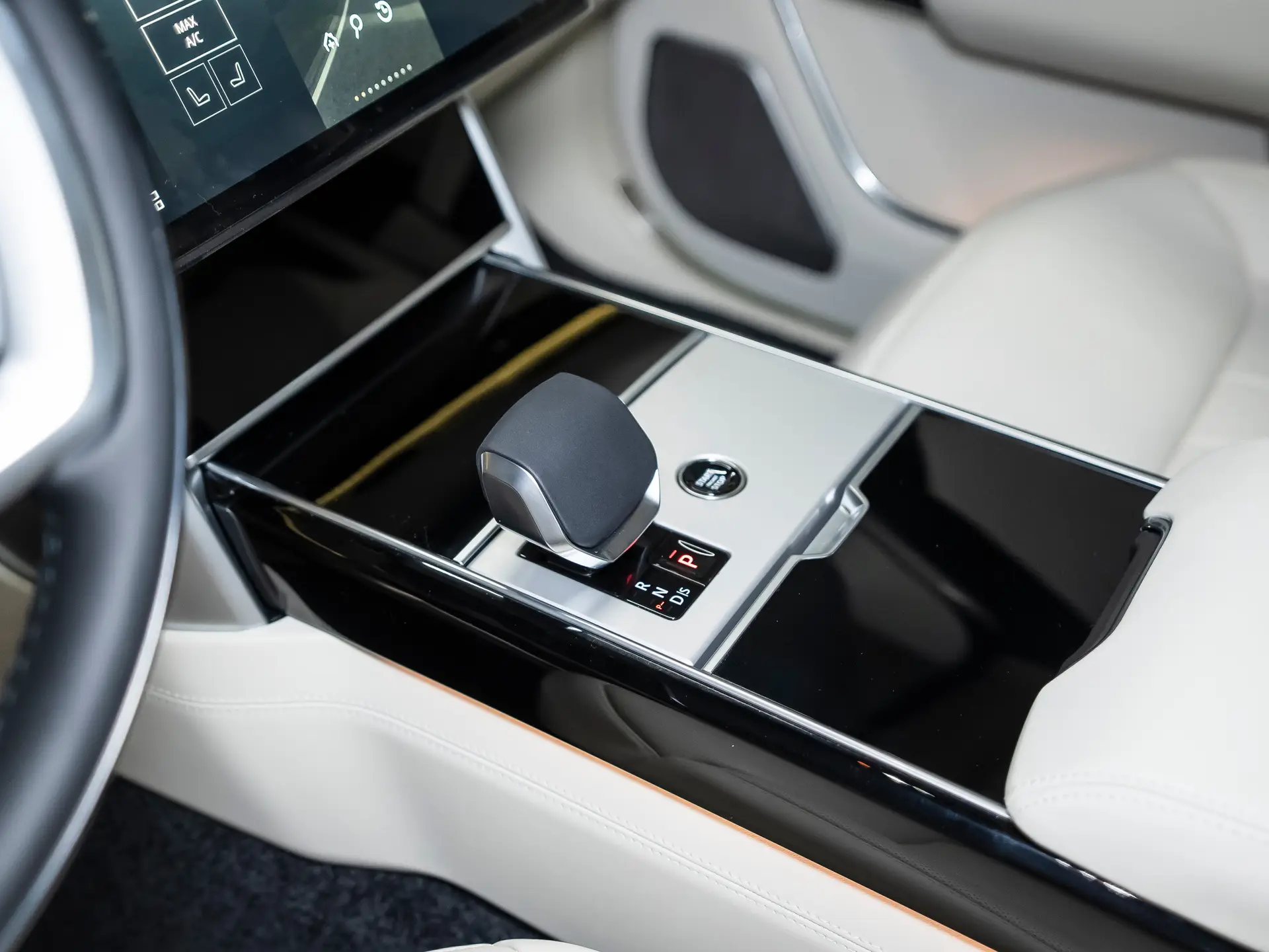 Land Rover Range Rover, V, 2025 купить в салоне Million Miles