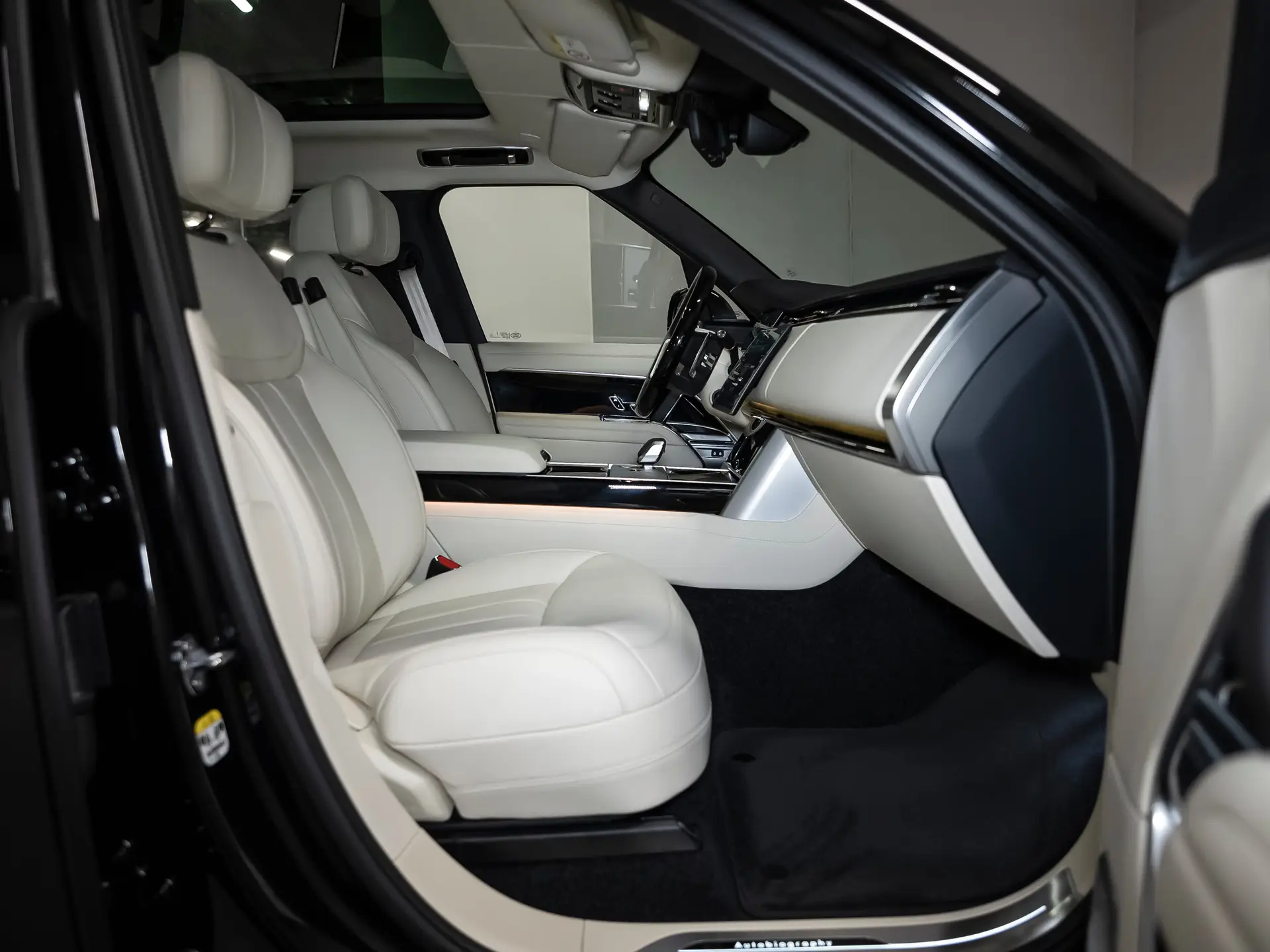 Land Rover Range Rover, V, 2025 купить в салоне Million Miles