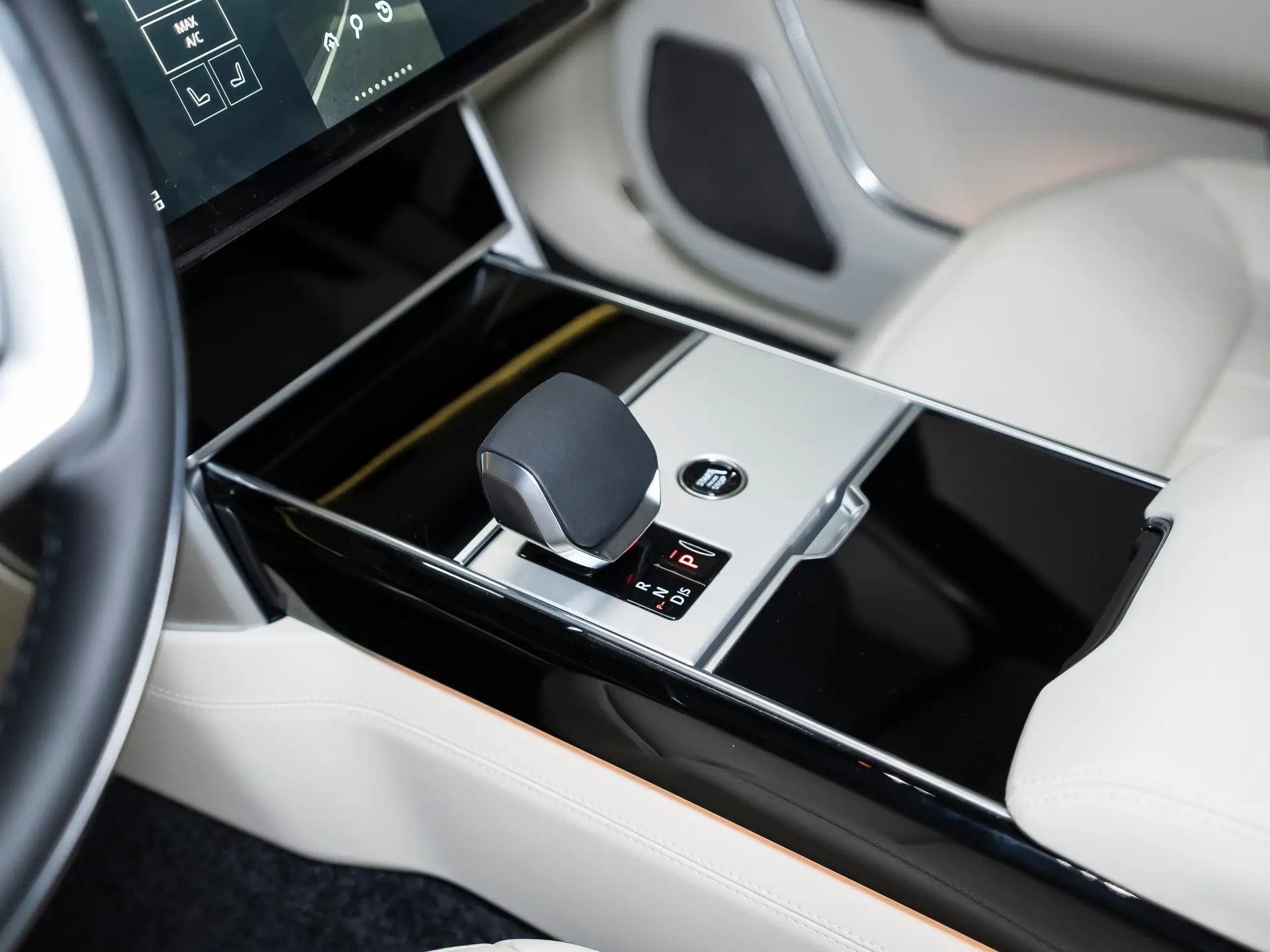 Land Rover Range Rover, V, 2025 купить в салоне Million Miles