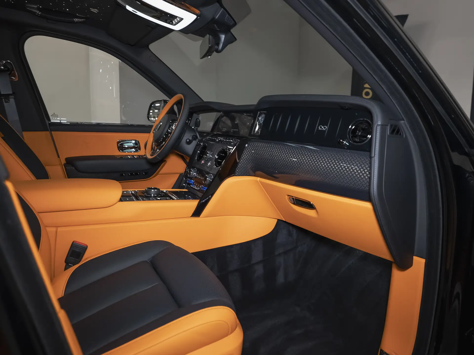 Rolls-Royce Cullinan, I Рестайлинг, 2025 купить в салоне Million Miles