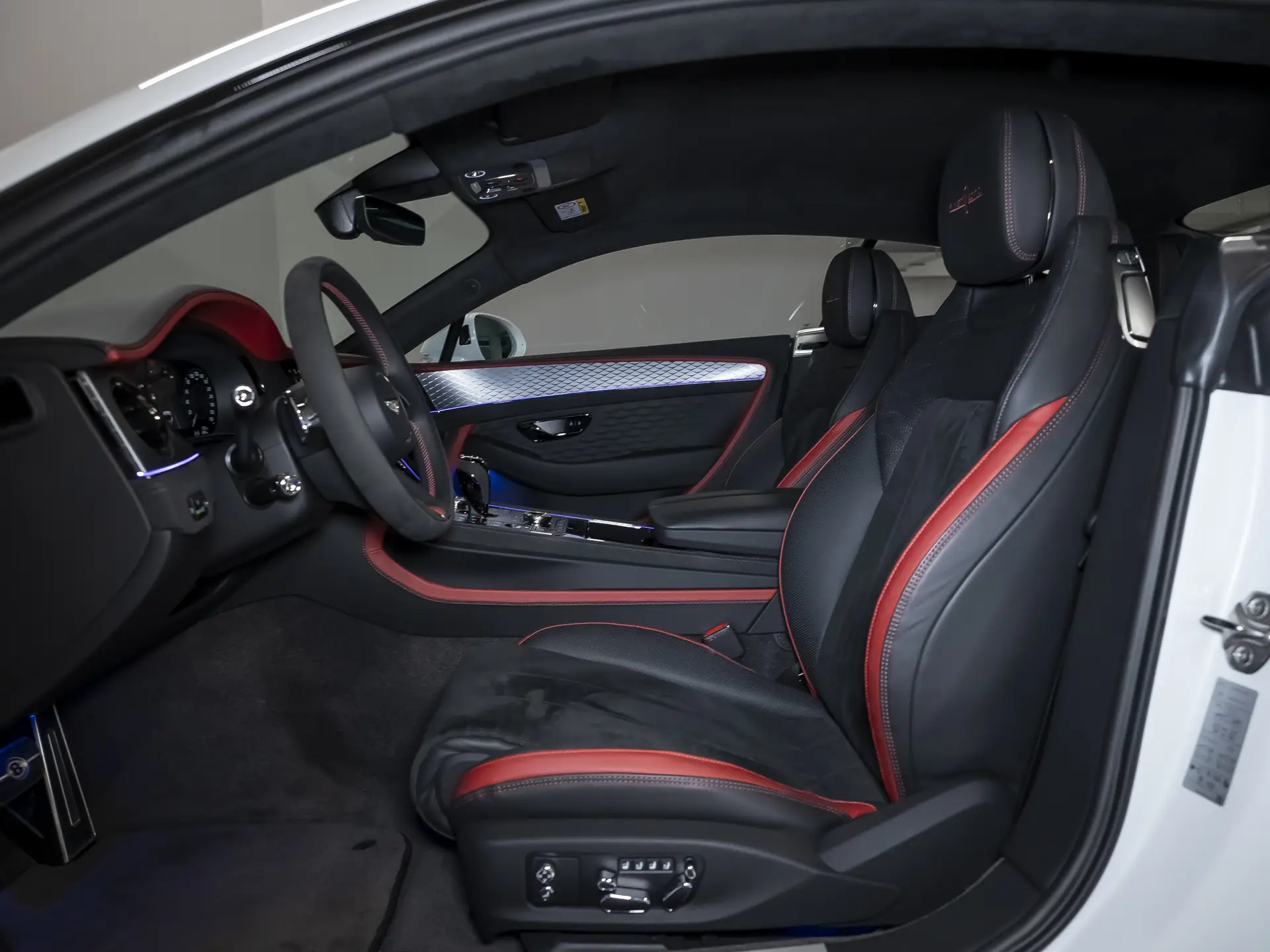 Bentley Continental GT, IV, 2024 купить в салоне Million Miles